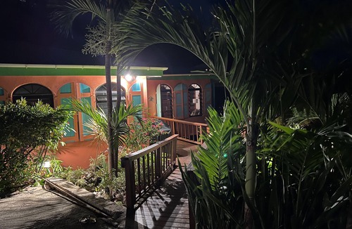 Upper Carolina House | Island Breeze: 10% Discount for August Solar & Batt AC Hot Tub