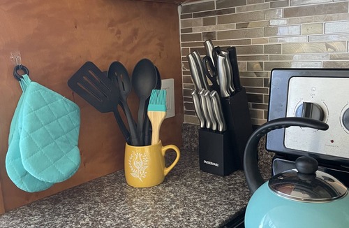 Richmond Condo | Island Life#2 @Bay Garden Live Local. GOOD PRICE!Clean with Ocean views