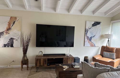 Rosendal House | Island Oasis, Special Nightly Rates. Vehicle rental available.