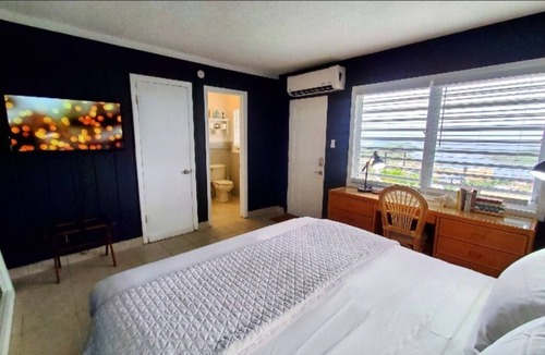 Estate Contant House | Island View Guest House- Poolside Room # 2