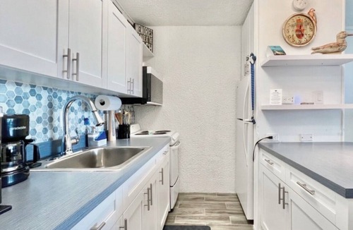 Estate Frenchman Bay Condo | Jack’s Hideaway - Amazing Ocean View, walking distance to beach & restaurants.