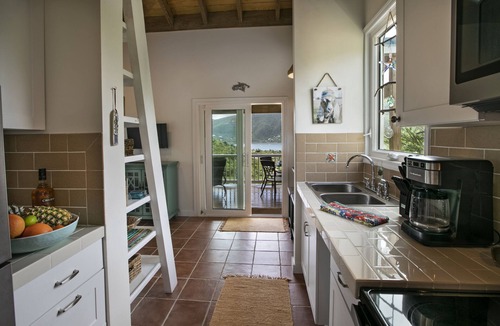 Estate Emmaus House | Jewel's View ~ Cozy Cottage w/AC & Views!