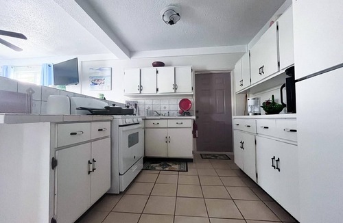 Estate Clifton Hill House | Just 7 minutes to airport. Wi-Fi and A/C. Capture Holiday Memories here!