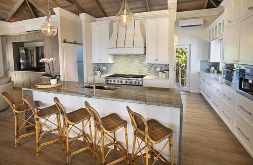 Estate Peterborg Villa | JUST REMODELED! Major WOW Factor! Stunning Views, Private!