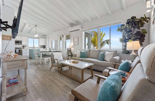 Estate Lindbergh Bay House | Justin's Island Escape-3 Bdrm- Lush Northside