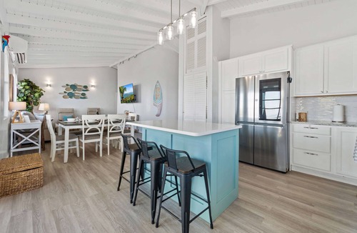 Estate Lindbergh Bay House | Justin's Island Escape-3 Bdrm- Lush Northside