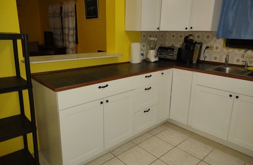 Estate Hermon Hill House | Large Apartment in Quiet Mid-island Location 10 Mins From Anything