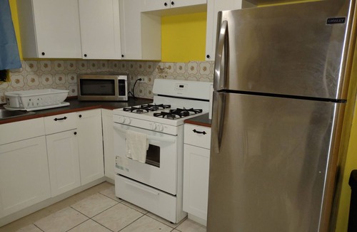 Estate Hermon Hill House | Large Apartment in Quiet Mid-island Location 10 Mins From Anything