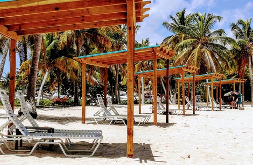 Testman Boat Rental | Live aboard the Tradewinds trawler at Green Cay Marina.