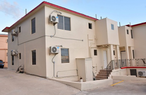 Estate Lindbergh Bay Apartment | Locals In Paradise apt. 3. 2rooms 1 min from the airport, beach, restaurants.n