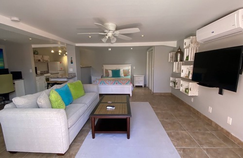 Testman Villa | Located in Shoys-Close to sandy beaches and the Buccaneer Hotel!