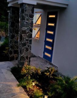 Estate Hansen Bay Villa | Long Bay Beach Villa - Beachfront Luxury Villa w Private Pool, Solar & Battery Backup