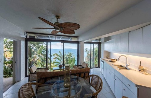 Estate Peterborg Villa | Lovenlund Bay Villa - Designer's Dream!