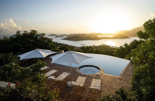 Estate Bakkero Villa | Luxurious Villa, Sunset & Harbor Views, Huge Pool!