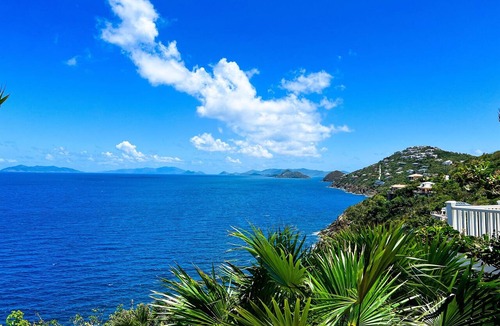 Estate Peterborg Villa | Luxurious Villa w/Stunning Ocean Views & Pool
