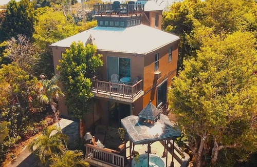 Estate Solberg Villa | Luxury 2 Bedroom Ensuite Villa with Daily Maid, Rooftop Patio, and 360 Island Views