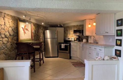 Rosendal House | Luxury 2 Bedroom On-suites, Exceptional Views! "Pictures don't do it justice"