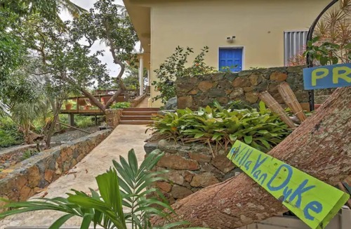 Rosendal House | Luxury 2 Bedroom On-suites, Exceptional Views! "Pictures don't do it justice"