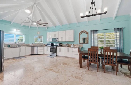 Estate Enfield Green House | Luxury 2 bedroom Waterfront Villa Private Pool, & Spacious Deck
