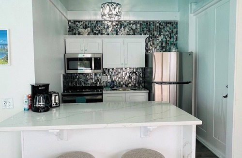 Cabes Point Villa | Luxury Beachside Escape with private pool, great WiFi n more!