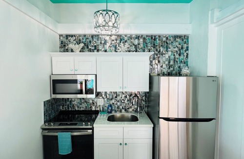 Cabes Point Villa | Luxury Beachside Escape with private pool, great WiFi n more!