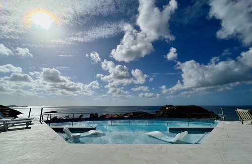 Ditleff Point Villa | Luxury Pool Villa -260 Degree Dual Bay Views and Walking Distance to Beach Below