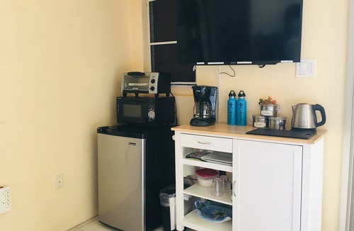 Estate Carolina Apartment | Luxury Private Entrance Studio w/100' Deck. Jeep Available NON-SMOKING/VAPING