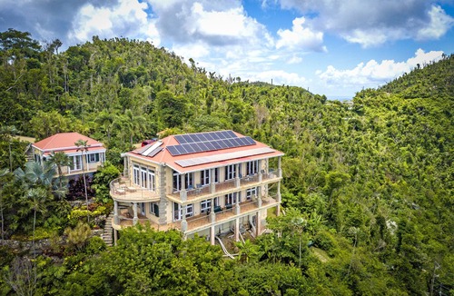 Estate Hope Villa | Luxury Villa with Stupendous Views - 5 minutes from the beach!