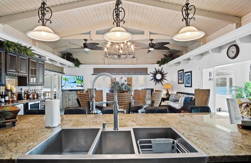 Peterborg Villa | Magen's Bay Luxury Beachfront Villa/20% Off the Week of 11/8/25 -11/15/25