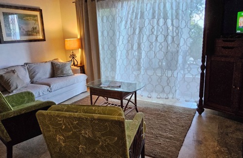 Rosendal Apartment | Magens Bay 3 minutes drive to Rustic Cabin n