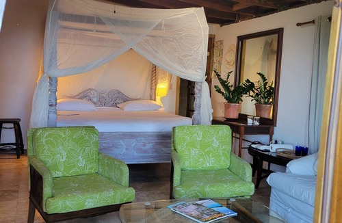 Rosendal Apartment | Magens Bay 3 minutes drive to Rustic Cabin n