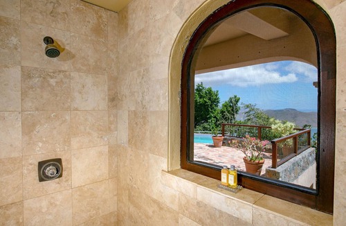 Estate Hammer Farm Villa | Mango Bay: Amazing North Shore Views!