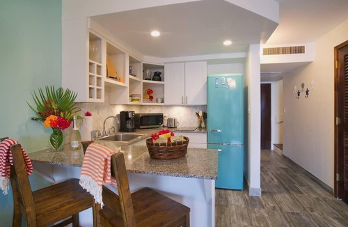 Red Hook Condo | Marina view, walk to beach & pool, Sapphire Beach