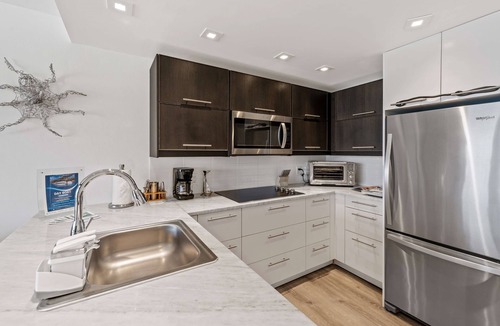 Red Hook Condo | Marina Views, Walk to Beach, Pool, Restaurants