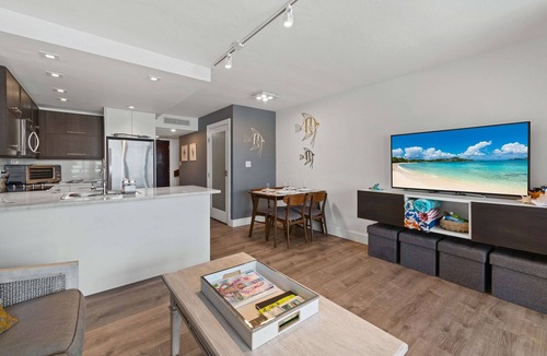 Red Hook Condo | Marina Views, Walk to Beach, Pool, Restaurants