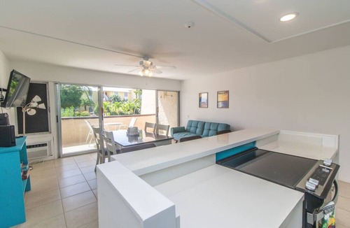 Estate Golden Rock Condo | Mermaid Inn - Beachside w/pool