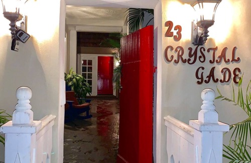 Charlotte Amalie Apartment | Modern Cozy Studio 🎨 Shopping 🛍Historical 10 minute drive to 🏖