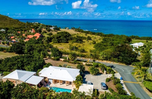 Estate Shoys House | Modern home, w/pool & 2-mins to beach!
