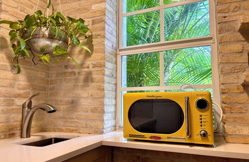 Estate East Street Condo | Moko Jumbie House - "Historic Suite" nA Modern 1-Bedroom Oasis.