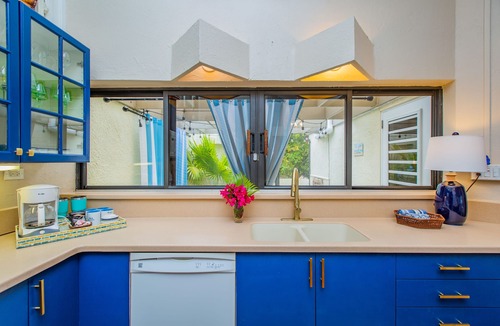 Estate East Street House | Mountain and sea views! Pool and golf course located on site.
