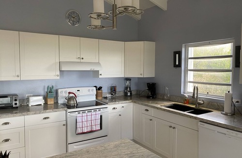 Cotton Valley House | New East End Villa with Stunning views- spacious, modern & Beautiful.