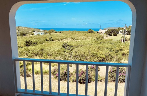 Cotton Valley House | New East End Villa with Stunning views- spacious, modern & Beautiful.