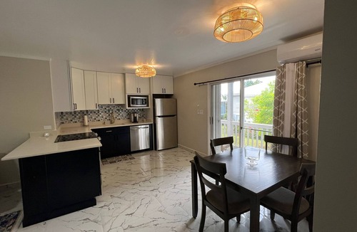 Estate Ruby Condo | NEW Fully Renovated - Close to Beaches & Shopping!