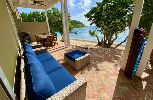 Hart Bay Villa | New Luxury Villa on the Beach, Spa, Kayaks, SUPS, Snorkel, NO STAIRS, Near Town