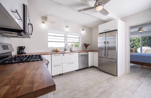 Estate Bakkero Villa | NEW Modern Luxury w/Pool Near Nightlife