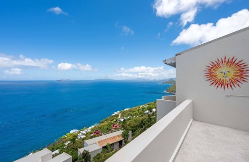 Estate Lovenlund Condo | NEW! Ocean views, Balconies, 2 bed, Pool