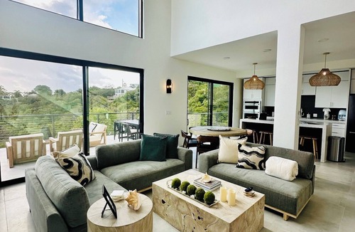 Estate Chocolate Hole and Great Cruz Bay House | NEWEST House on St John! Gorgeous! Secluded Pool, 6 min from ferry, Sleeps 12