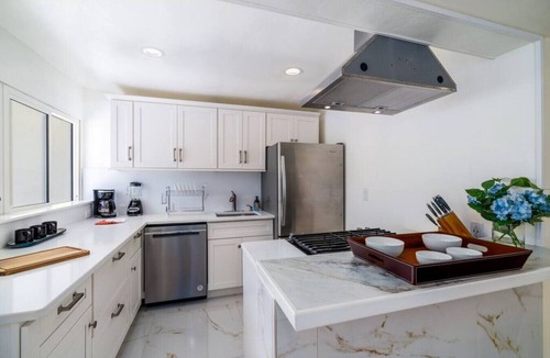 Frydendal Condo | Newly remodeled 3BR condo - walk to Coki Beach!