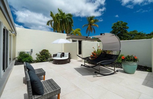Frydendal Condo | Newly remodeled 3BR condo - walk to Coki Beach!