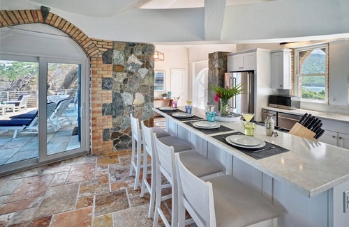 Peterborg Villa | Newly remodeled 4br cliffside with dramatic views!